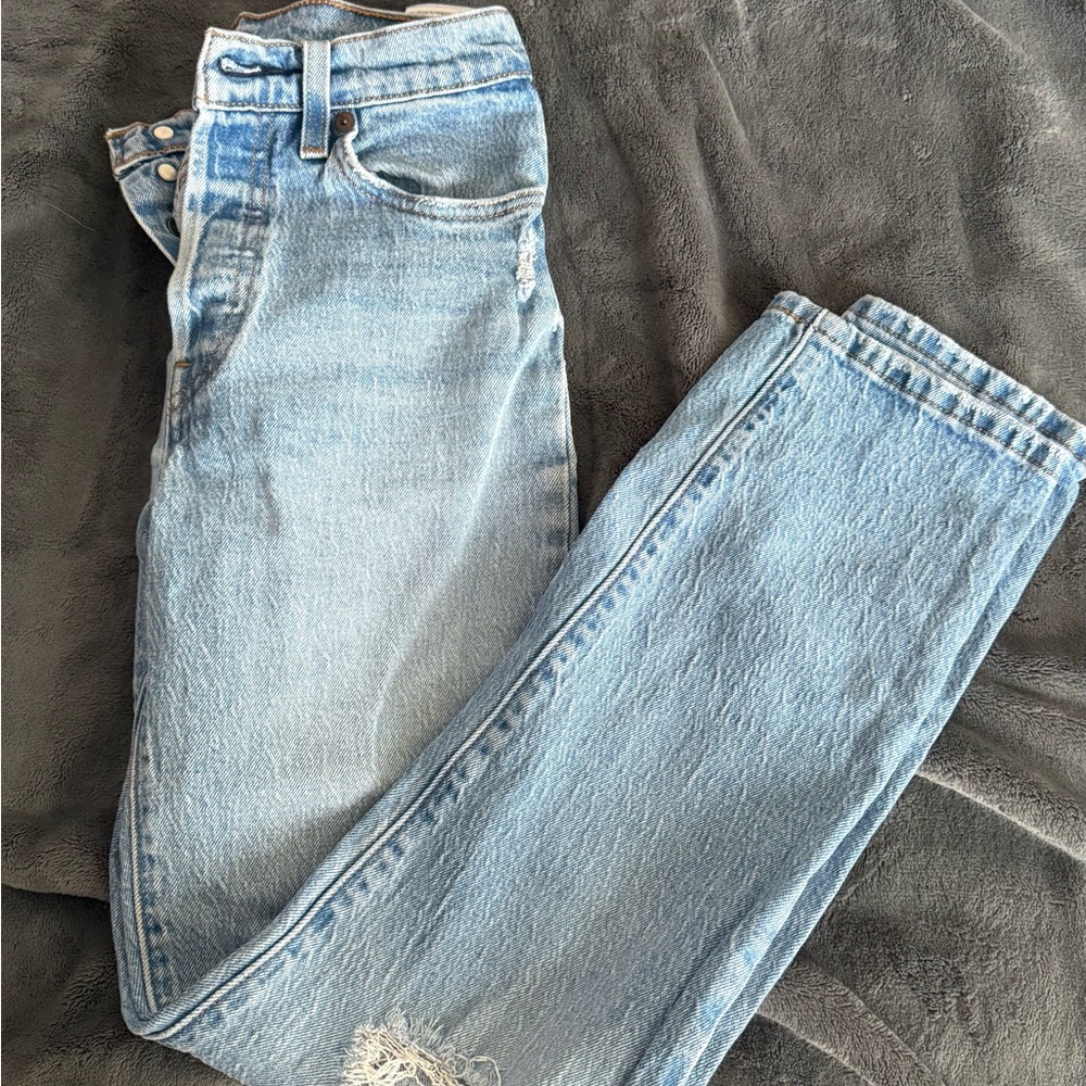 Levis Light Wash 501 ripped jeans size 24